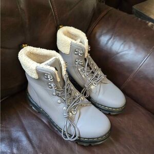 Dr. Martens Gray Combat Boots with Cream Lining women's US 8L
EU39